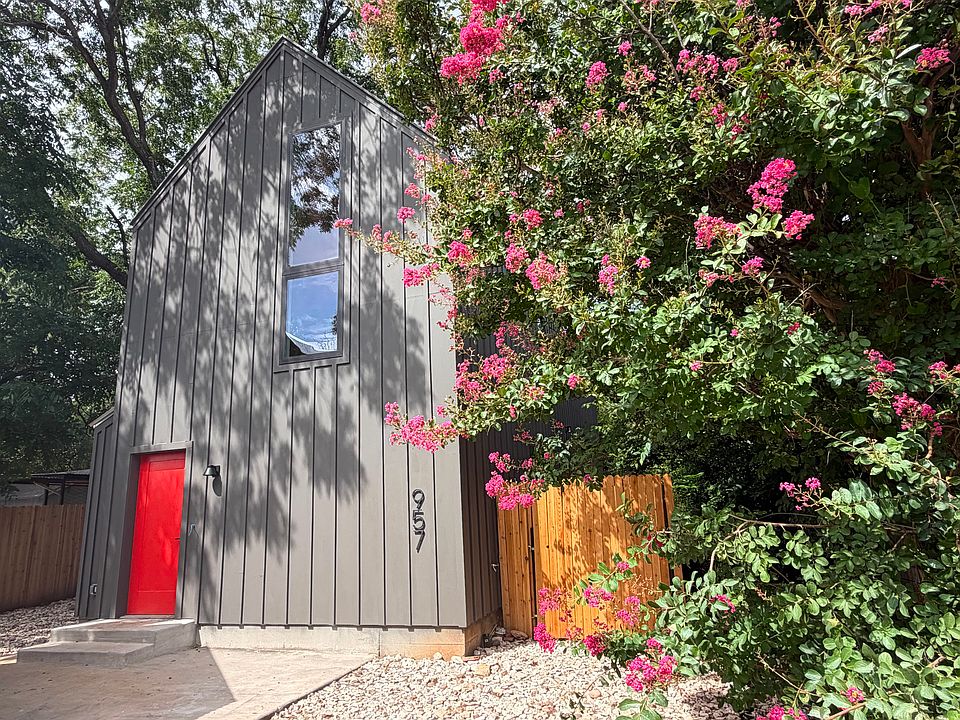 1st image of 957 Woods Ave