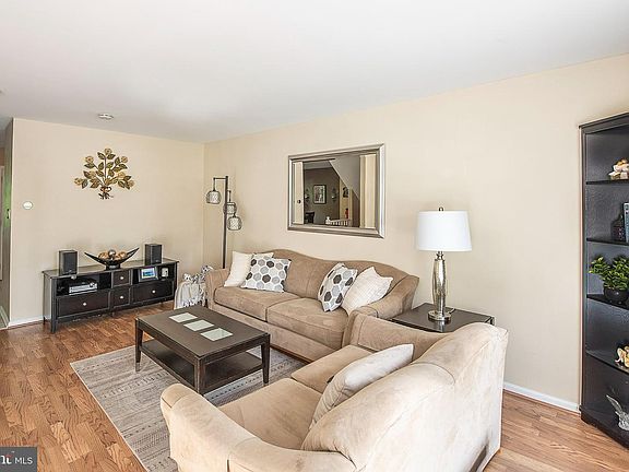 5th image of 148 Stoneshire Dr