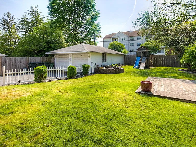 124 Tyre Ave — Photo 16