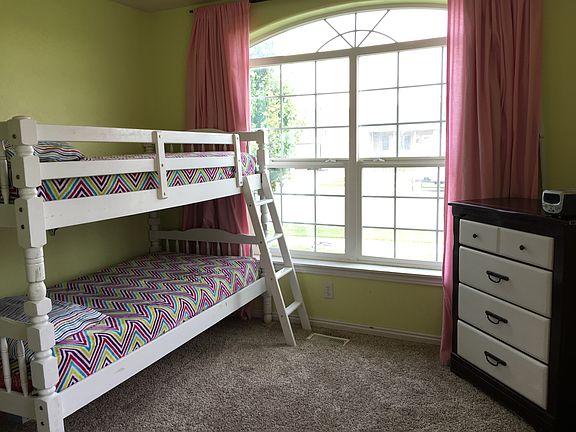 5th image of 262 Rebecca Ave