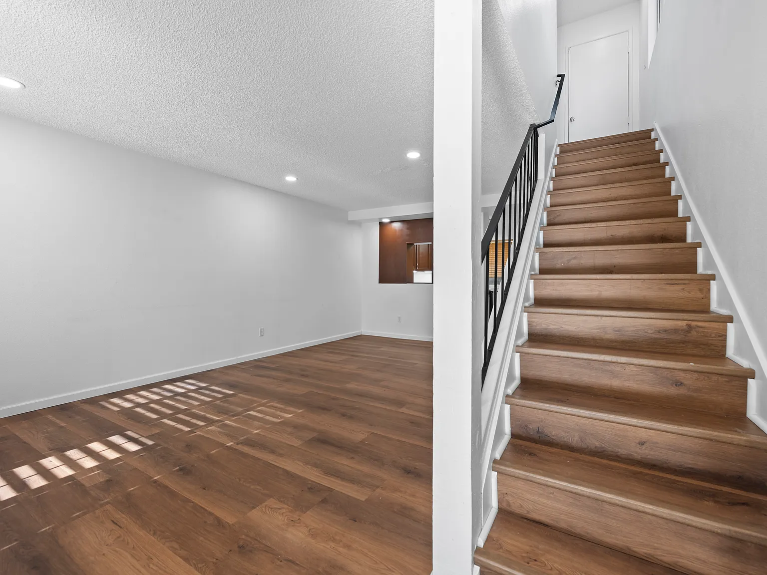 2 bed, 1024 sqft, $3,100 — Photo 3