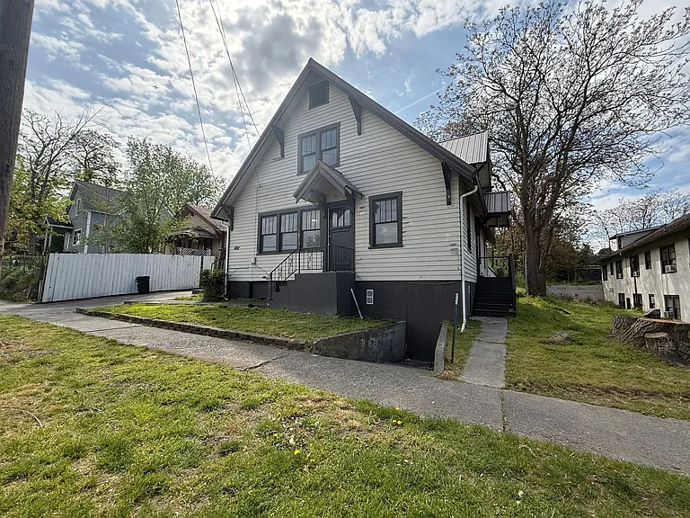 1818 7th Ave — Photo 12
