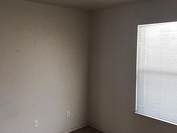 5th image of 404 Dayflower Ln
