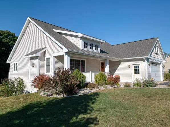6390 Lindhurst Dr, Traverse City, MI 49685