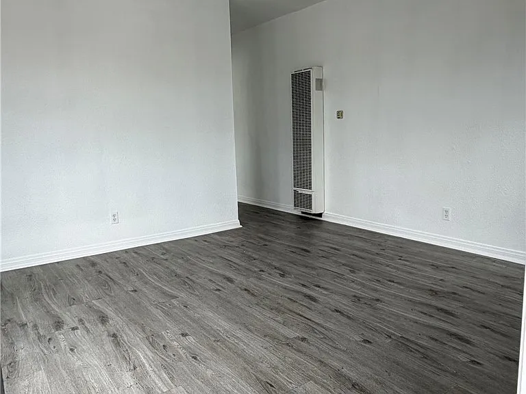 304 W Cedar St — Photo 9
