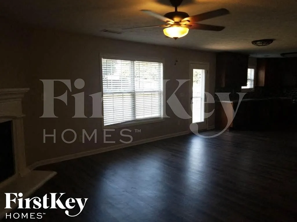 4 bed, 2.5 bath, 2276 sqft, $2,665 — Photo 4