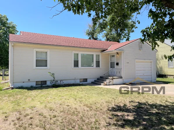 121 W 25th Ave, Hutchinson, KS 67502