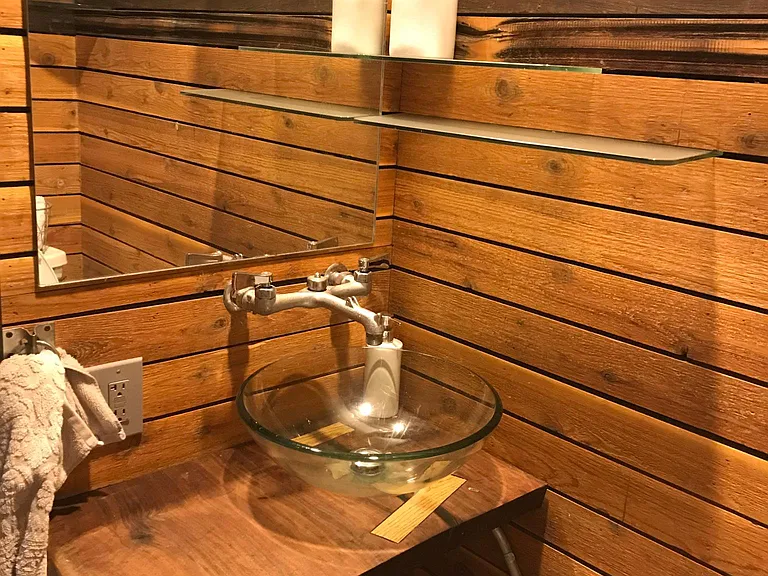 Bathroom sink