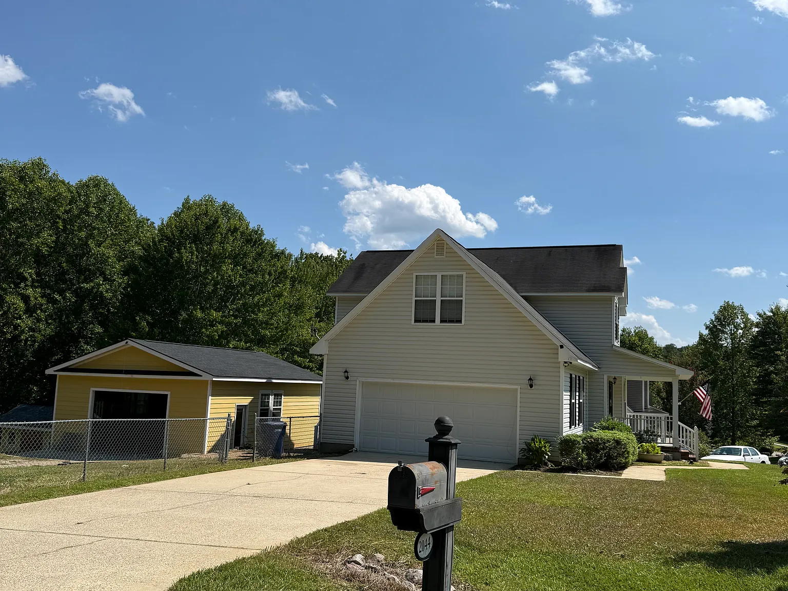 4 bed, 2000 sqft, $2,400 — Photo 2