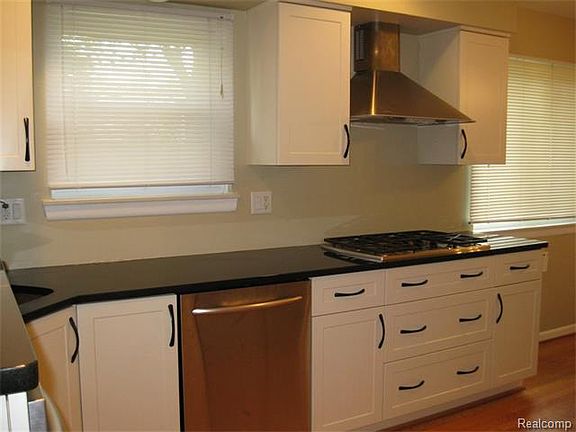 3rd image of 14930 Farmbrook Dr