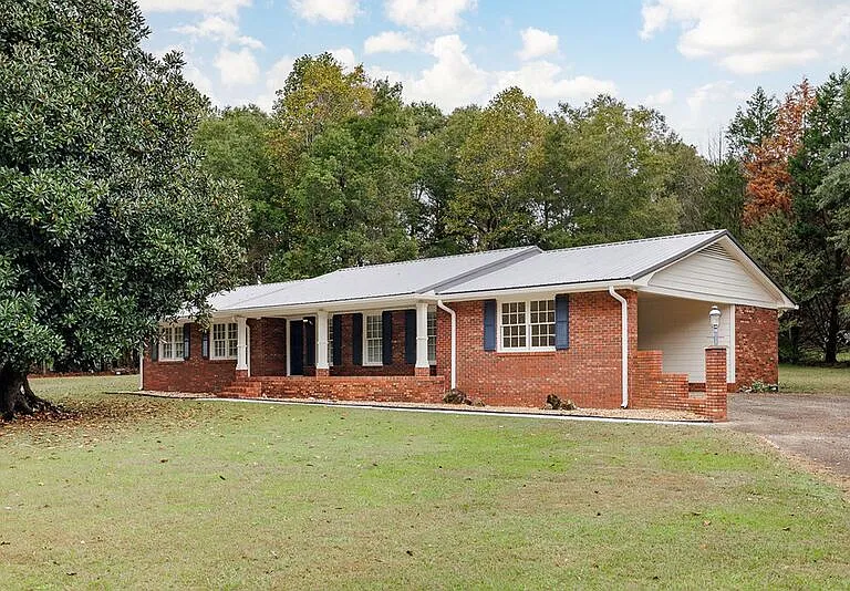 1110 Maple Cir — Photo 1