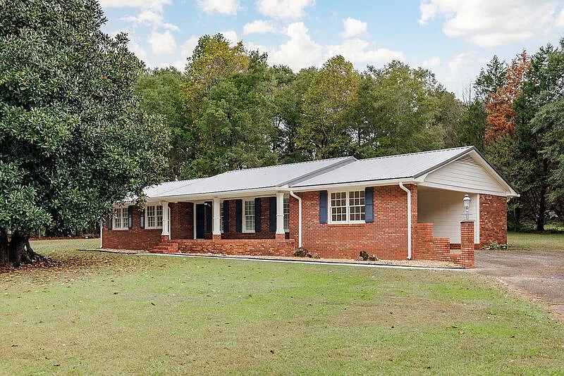 1110 Maple Cir