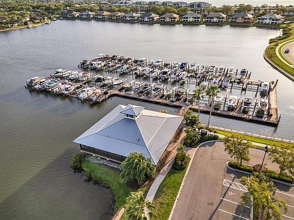 4th image of 904 Riverscape St