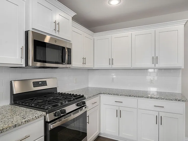 2414 E Mission St — Photo 11