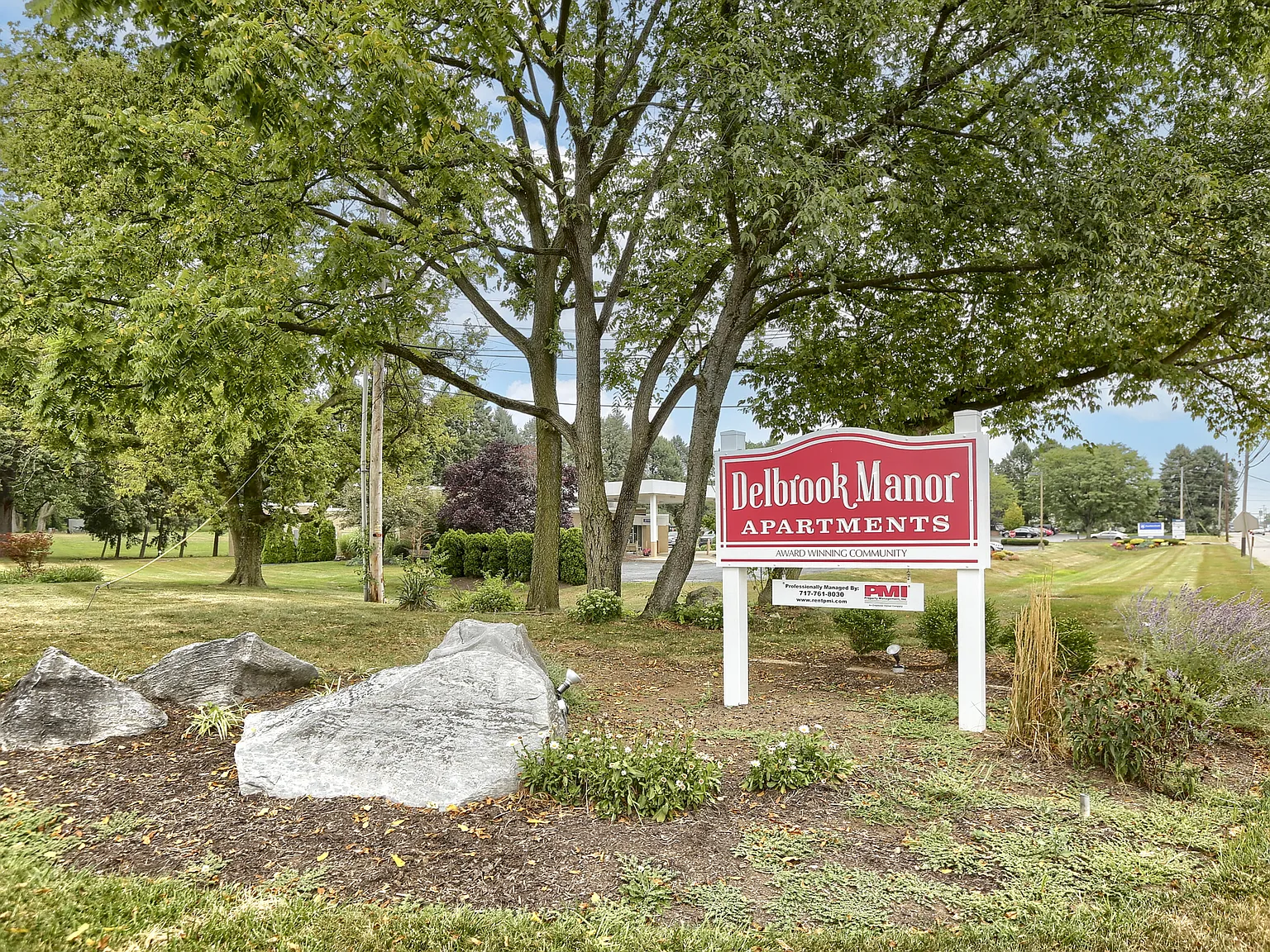 Delbrook Manor Apartments — Photo 1