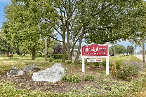 Delbrook Manor Apartments Photo 1