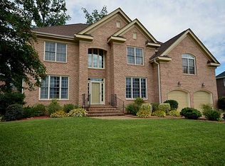 24 Wexford Hill Rd, Hampton, VA 23666