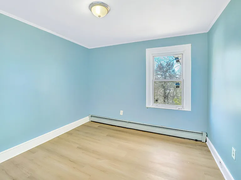 341 Lincoln St — Photo 10