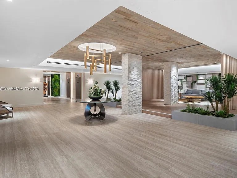 2301 Collins Ave #1125 — Photo 33