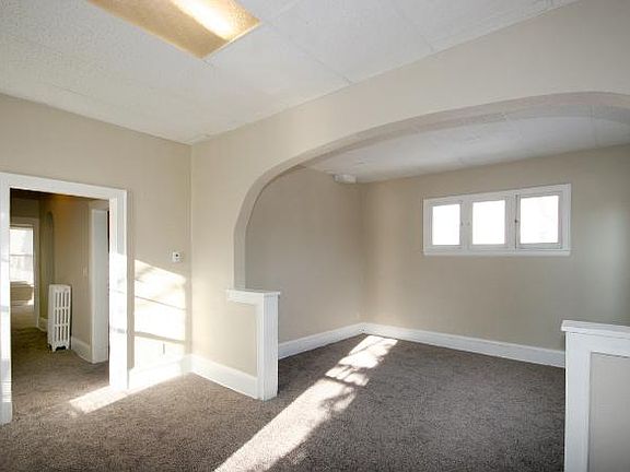3rd image of 997 Grotto St N #2