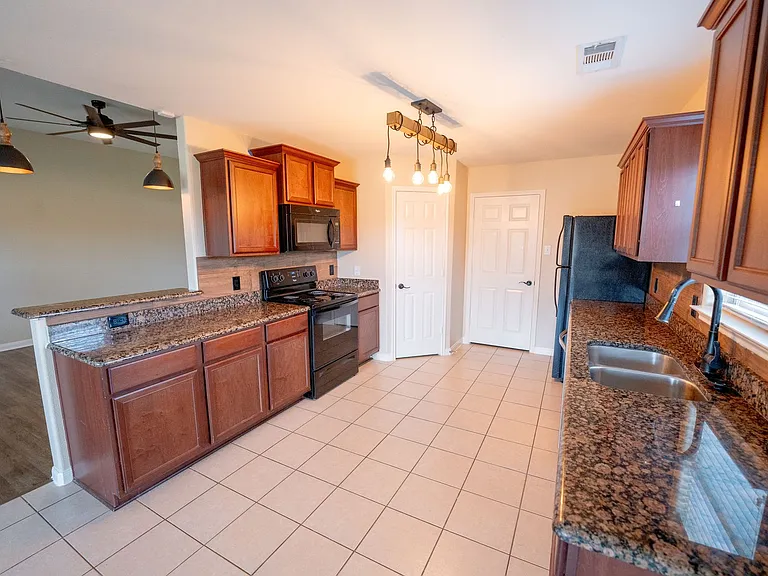 3108 Overstreet Ln — Photo 2