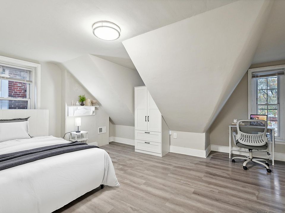 Room 7 (staged)