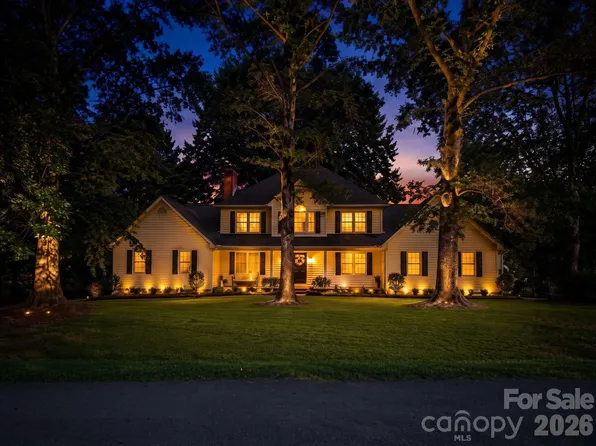 103 Chateau Dr, Gastonia, NC 28056