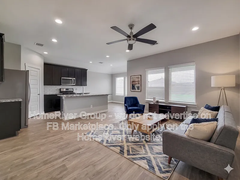 3 bed, 2.0 bath, 2100 sqft, $2,045 — Photo 2
