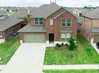 9820 Elk Falls Ln, Aubrey, TX 76227