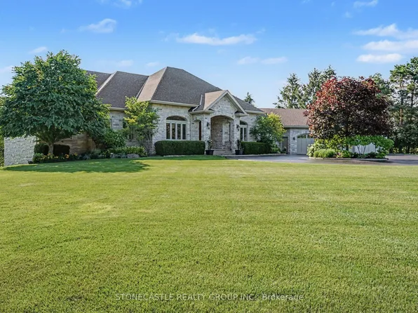 4 Sugarbush Ln, Uxbridge, ON L9P 2A1