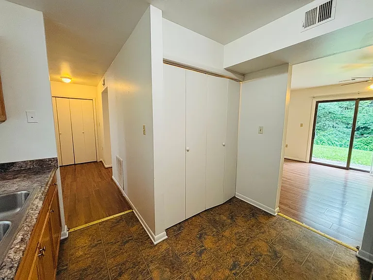 326 Shenandoah Cir — Photo 7