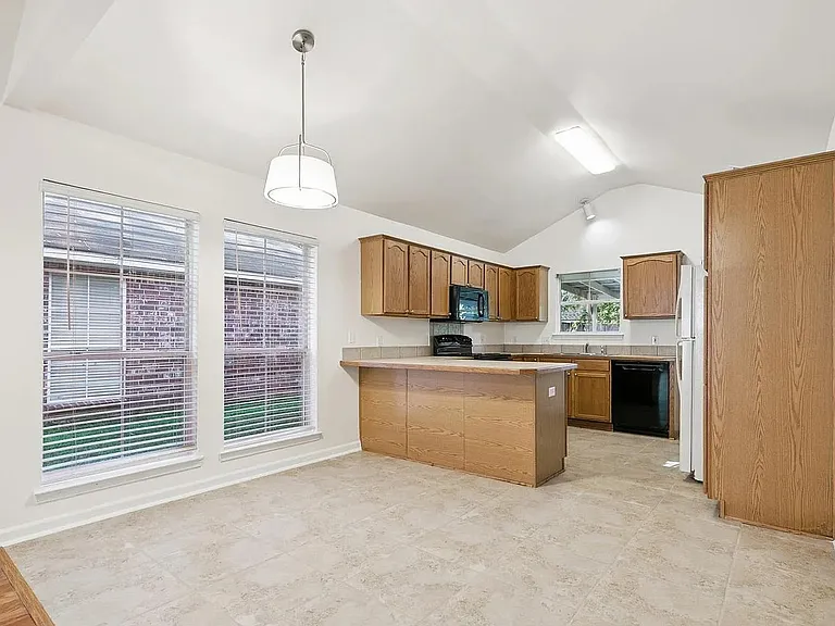 1340 Harwich Dr — Photo 2