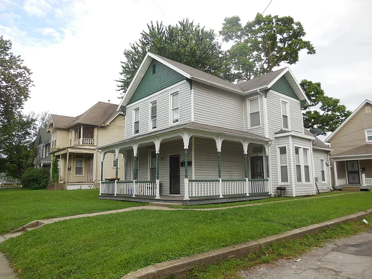 124 E Dewald St — Photo 1