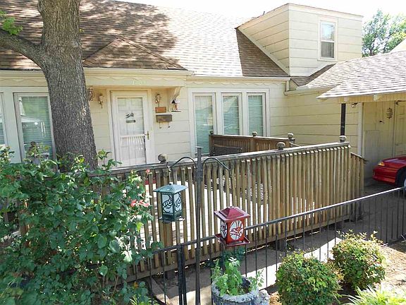 3rd image of 1702 NW Ash Ave