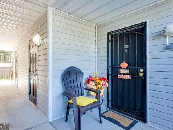 10202 Fairington Ridge Cir, Lithonia, GA 30038
