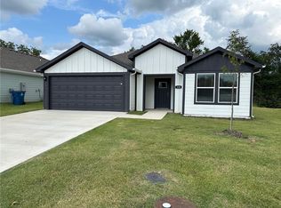 128 Watts Ave, Gentry, AR 72734