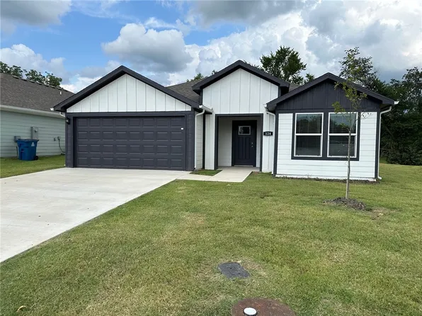 128 Watts Ave, Gentry, AR 72734