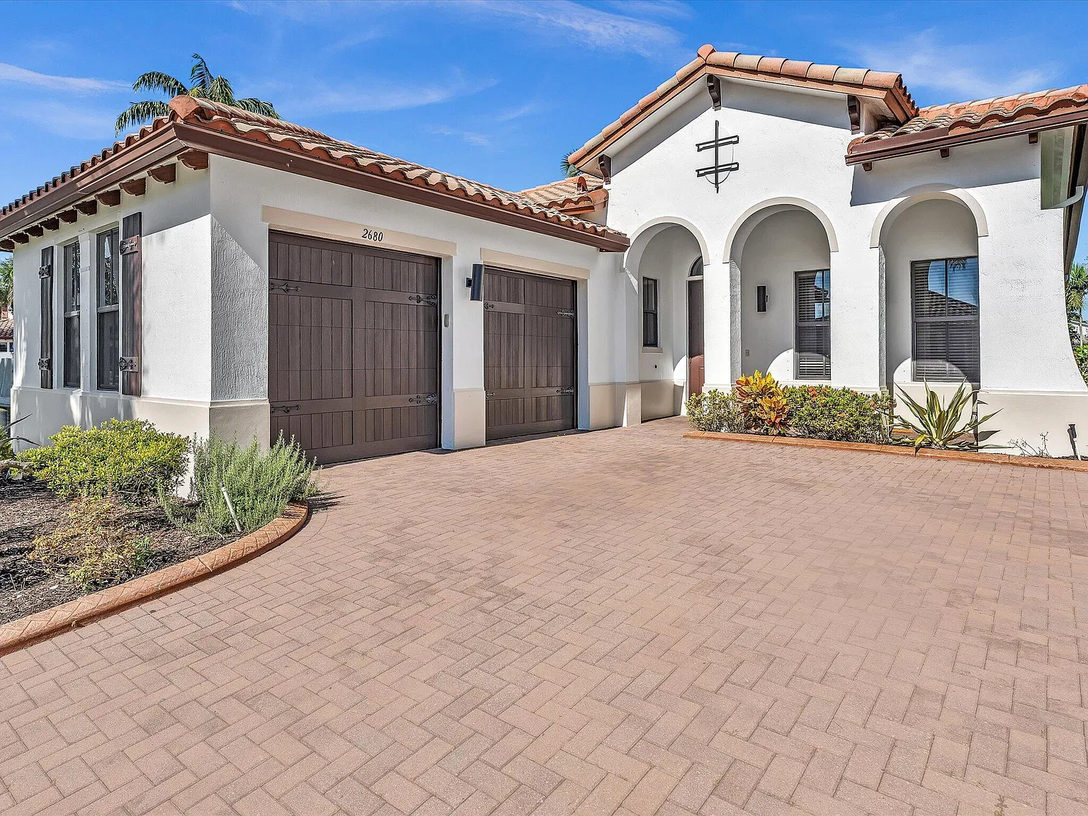 4 bed, 3.0 bath, 2320 sqft, $7,500 — Photo 2