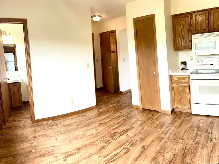 1211 Windwood Ln — Photo 6