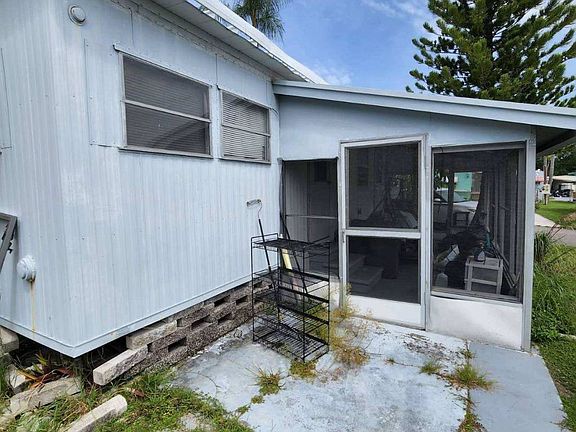 4th image of 14300 66th St N #117