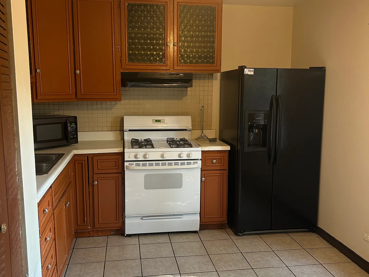 3 bed, 1.5 bath, 1600 sqft, $1,875 — Photo 4