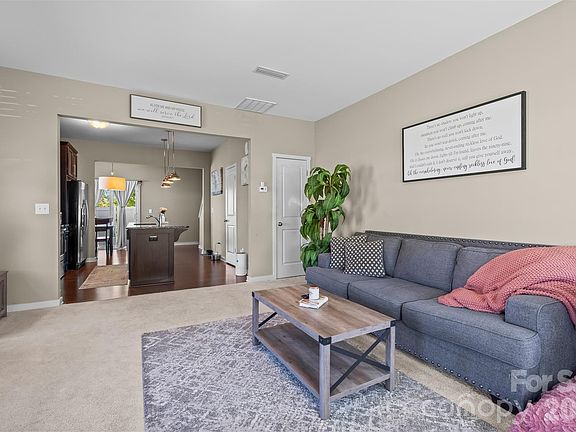 5th image of 126 Cadbury Ln
