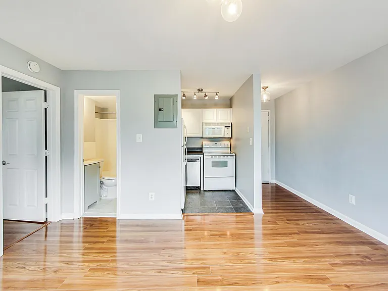 604 Longfellow St NW #303 — Photo 6