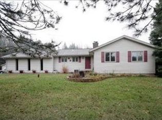 8420 Country Ln, Kalamazoo, MI 49004