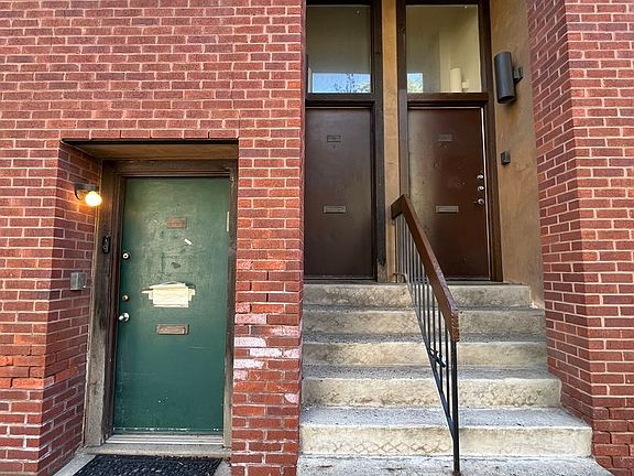 2nd image of 1710 Lombard St #B