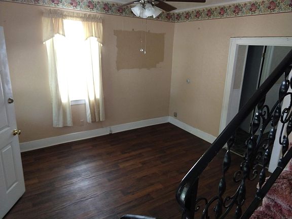 2nd image of 1524 Jackson St