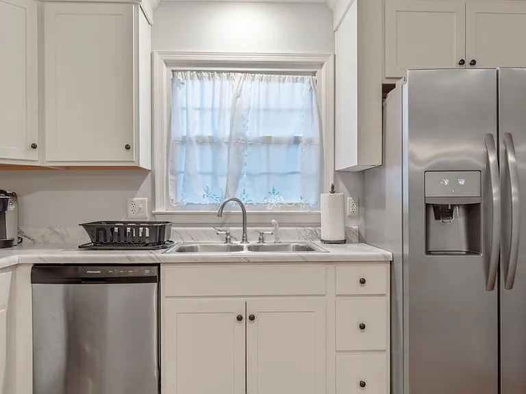 2316 Sierra Dr — Photo 10