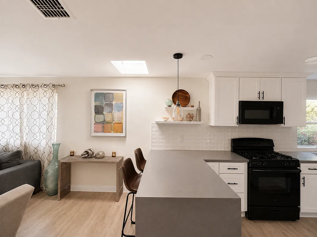 3 bed, 2.0 bath, 1282 sqft, $5,500 — Photo 4