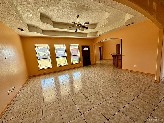 5th image of 723 Royale Ln