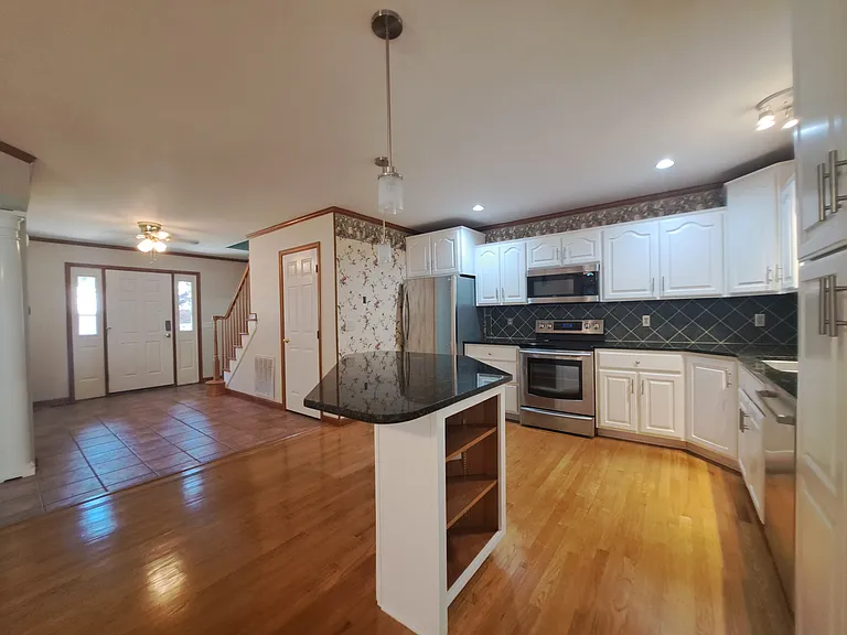 11 Roberts Rd — Photo 6